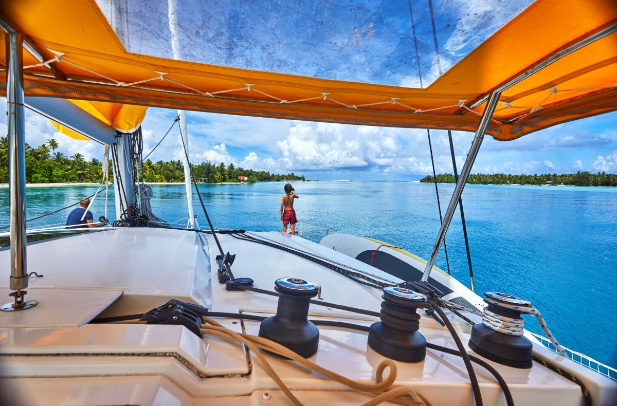 tahiti yacht charter english